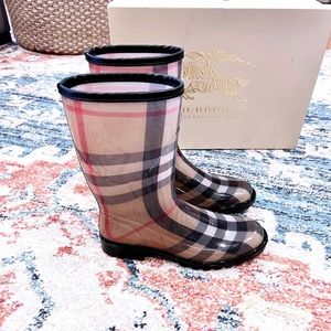Burberry check classic print rain boots sz 40 or US 9